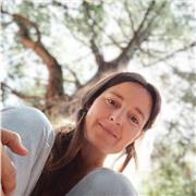 Doy clases prácticas de Hatha Yoga, acompañadas de sesiones de relajación y meditación